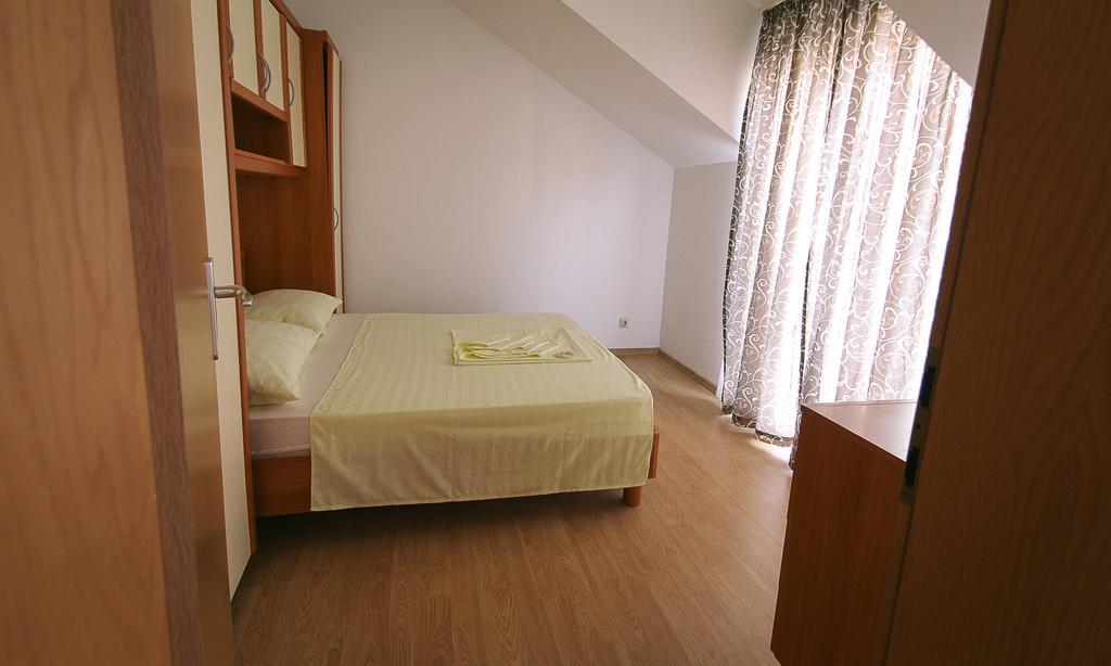 Apartments&Room Babic Kaštela Extérieur photo